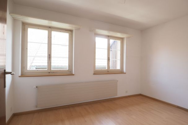 For rent 4.5 room apartment with parking space in the village center o - Photo 1
