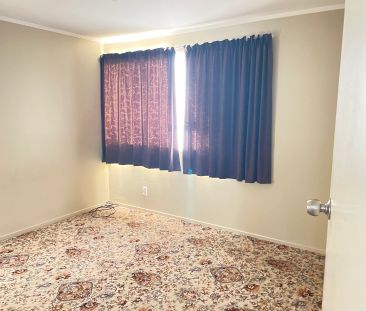 5 Bedrooms & 2 Bathrooms - Photo 1