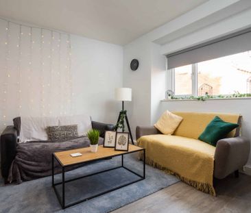 Four Bed Flat - Photo 3