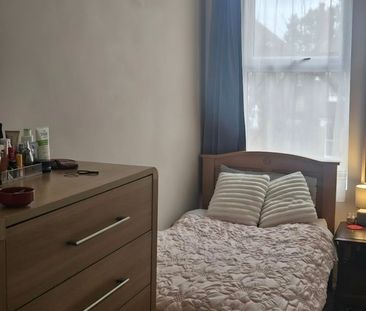 Room in a Shared House, Barry Road, SE22 - Photo 3
