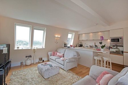 2 bedroom flat to rent - Photo 2