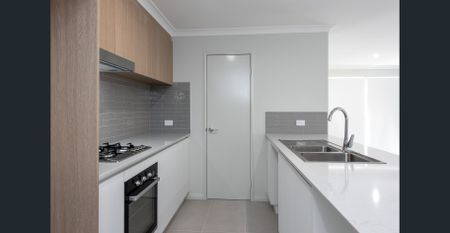 LIGHT AND BRIGHT HOME - Photo 3