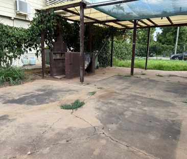 Neat and tidy High set with fresh pain and flooring - Photo 4