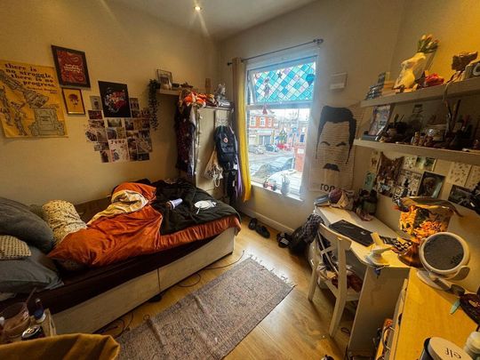 4 bedroom end of terrace house to rent - Photo 1