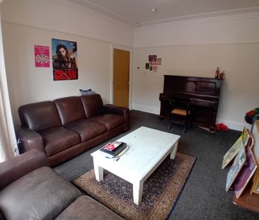 6 Bed - 21 Manor Terrace, Headingley, Leeds - LS6 1BU - Student - Photo 2