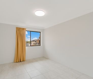 RECENTLY RENOVATED UNIT IN TWEED HEADS - Photo 1