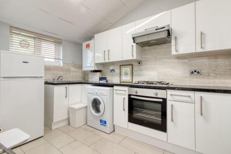 1 Bed Flat, Camden Square, NW1 - Photo 3