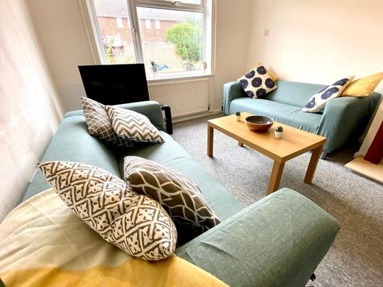 5 bedroom semi-detached house to rent - Photo 1