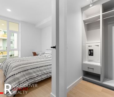 Condo in Downtown Vancouver, BC - Photo 3