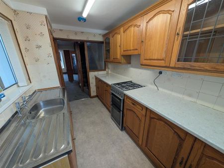 3 bedroom terraced house to rent - Photo 4