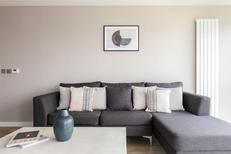 2 bedroom flat to rent - Photo 2