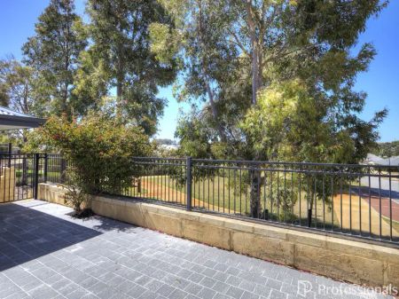 “Great Location! 6 Month Lease + 3 Months Periodical” - Photo 3