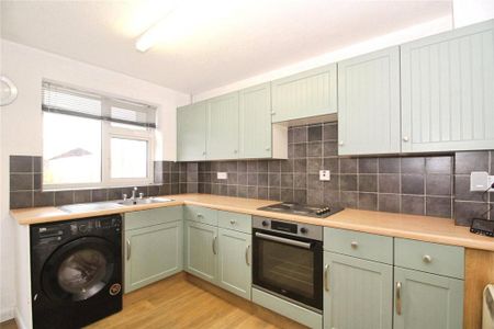 3 bedroom end of terrace house to rent - Photo 3