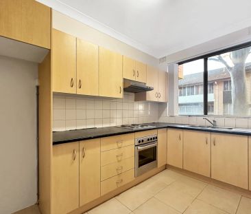 Beautiful Bright 2 Bedroom Apartment - Photo 6