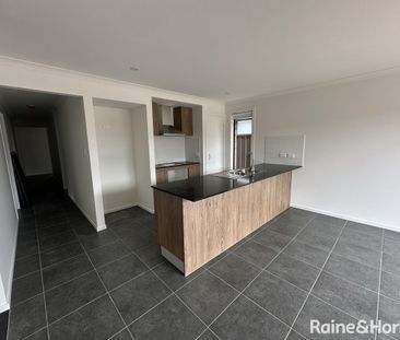 Modern Family Living in Munno Para Downs - Photo 1