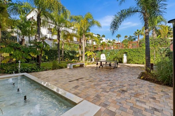 2 bedroom luxury Apartment for rent in The Golden Mile, Spain - Photo 1