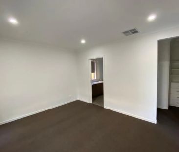 Spacious Family Excellence in Westbrook Estate - Photo 3