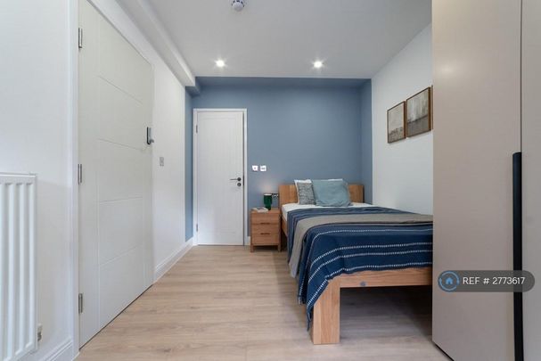 1 bedroom in a house share to rent - Photo 1