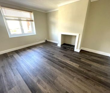 2 bedroom semi-detached house to rent - Photo 4
