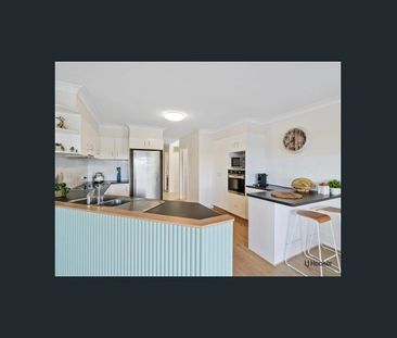 Waterfront Home – Short Term Fully Furnished 4-5-Bedroom with Priva... - Photo 3