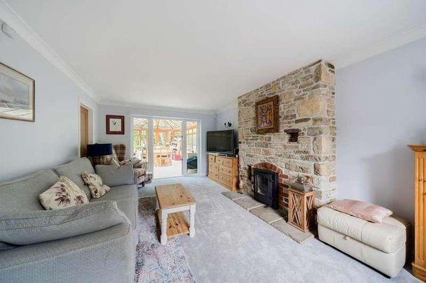 Buckland Road, Bampton, OX18 - Photo 1