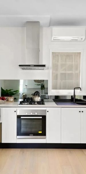 ART DECO APARTMENT IN PRIME LOCATION - Photo 1