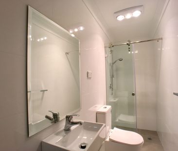 2-bedroom Modern Townhouse in great location - Photo 3