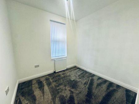4 bedroom flat to rent - Photo 5