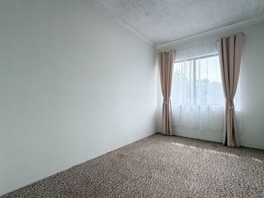 Updated 2- Bedroom Unit - Close to Everything! - Photo 1