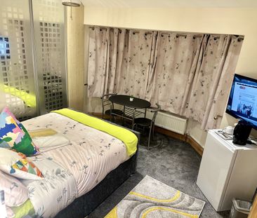 Room in a Shared House, Haddington Road, BR1 - Photo 1