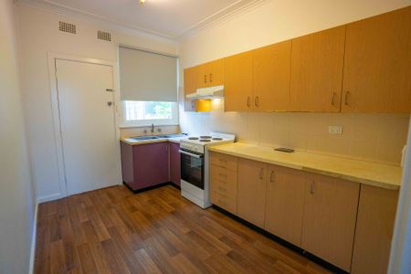 Charming 4 Bedroom Home in a Prime Location - Photo 4