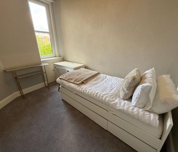 4 bedroom flat to rent - Photo 6