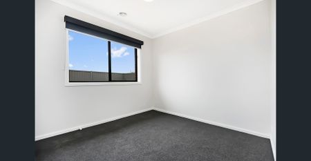 Family home with room to move so close to shopping facilities! - Photo 3