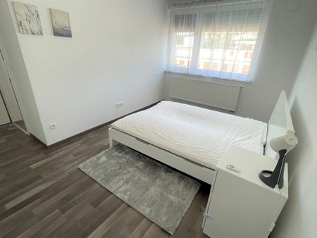 2 IZB. BYT S BALKÓNOM A GARÁŽOVÝM MIESTOM – Fotografia 4