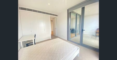 Modern and spacious proper One Bed with furniture in Central Park! - Photo 3