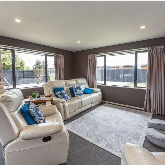 Family friendly home in a great location - Photo 1