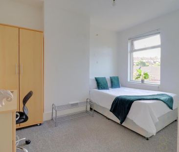 3 bedroom flat to rent - Photo 5