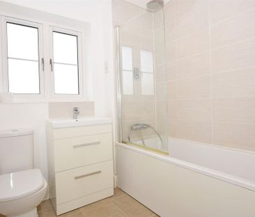 3 bedroom end of terrace house to rent - Photo 5