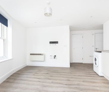 1 bed apartment to rent in Albert Road, Bournemouth, BH1 - Photo 2