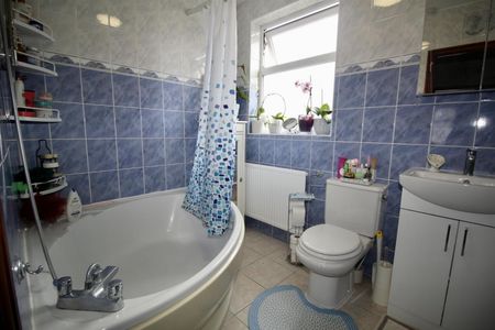 3 Bedroom House - Terraced To Let - Photo 5