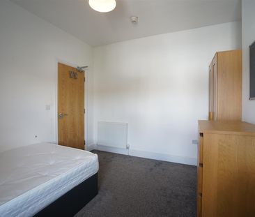 96 Caernarfon Road - Photo 3