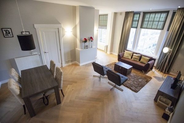 For rent: Spacious and light 2 bedroom & 2 bathroom luxury apartment with balcony located in the most sought after district of Amsterdam; Museumkwartier. - Photo 1