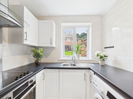 1 bedroom in a house share to rent - Photo 2