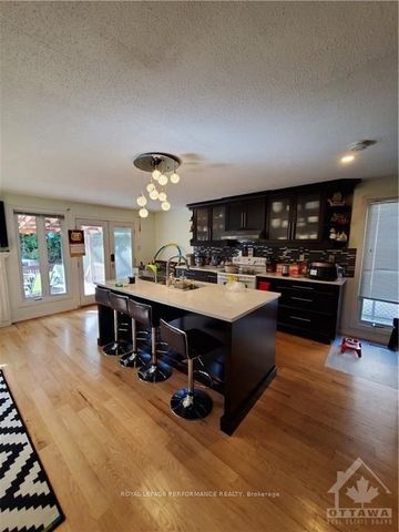 For Lease - 1064 Alenmede Crescent, Britannia Heights - Queensway Terrace N and Area, Ontario - Photo 2