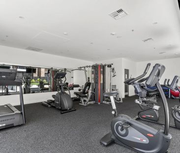 Contemporary Two-Bedroom Apartment with Exceptional Views - Photo 6