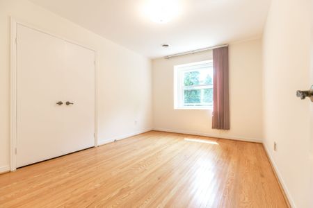 For Lease - 70 Mossgrove Trail, Toronto, Ontario - Photo 4