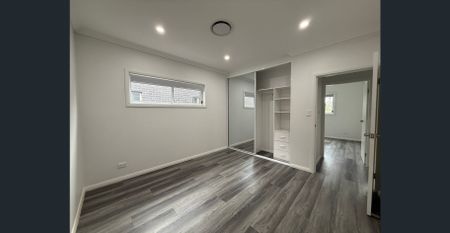 Captivating 4-Bedroom House ! - Photo 3