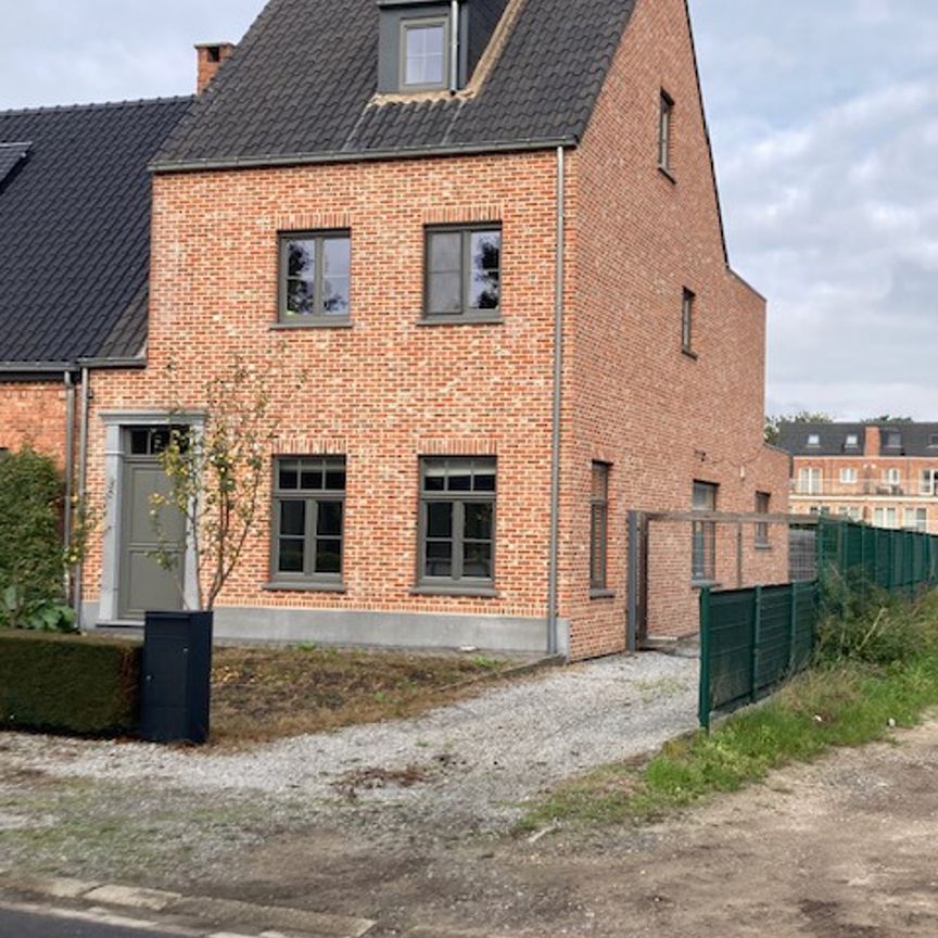 Huis - Te huur - Photo 2