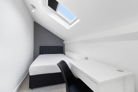 8 bedroom semi-detached house to rent - Photo 2