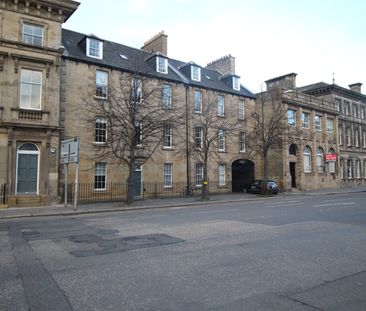 Flat 2, 10 Bernard Street - Photo 2